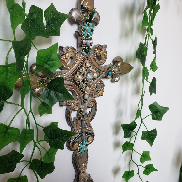 Handmade Turquoise one-of-a-kind wall cross - Picture 3 of 12